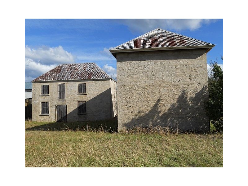 5 Charles Street, Triabunna TAS 7190