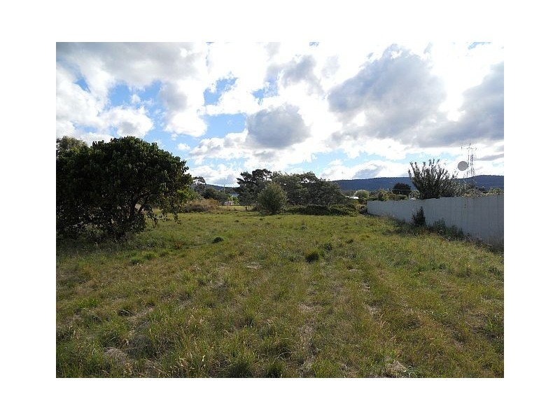 5 Charles Street, Triabunna TAS 7190