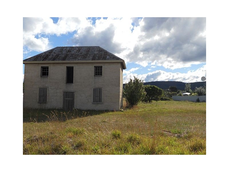 5 Charles Street, Triabunna TAS 7190