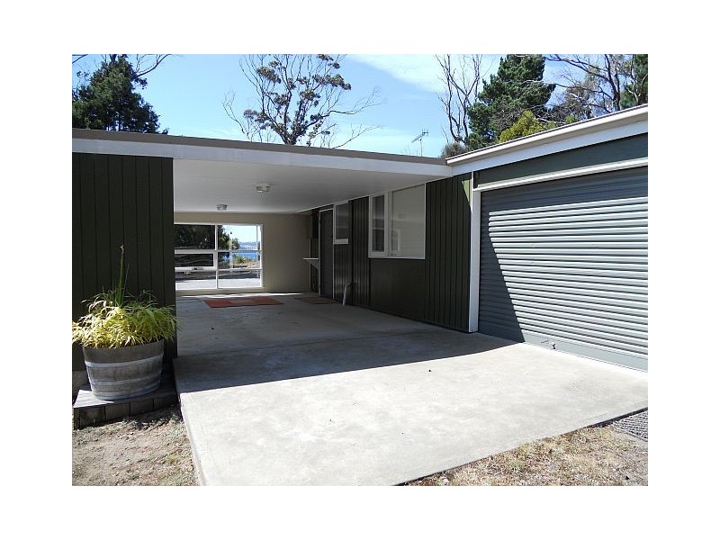 11 Bluff Road, Spring Beach TAS 7190