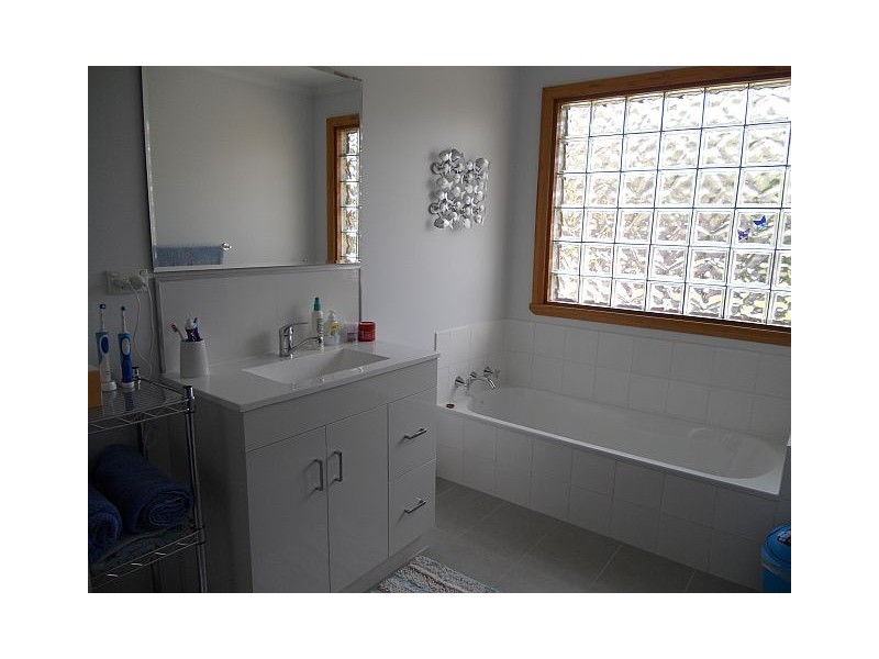 44 Barton Avenue, Triabunna TAS 7190