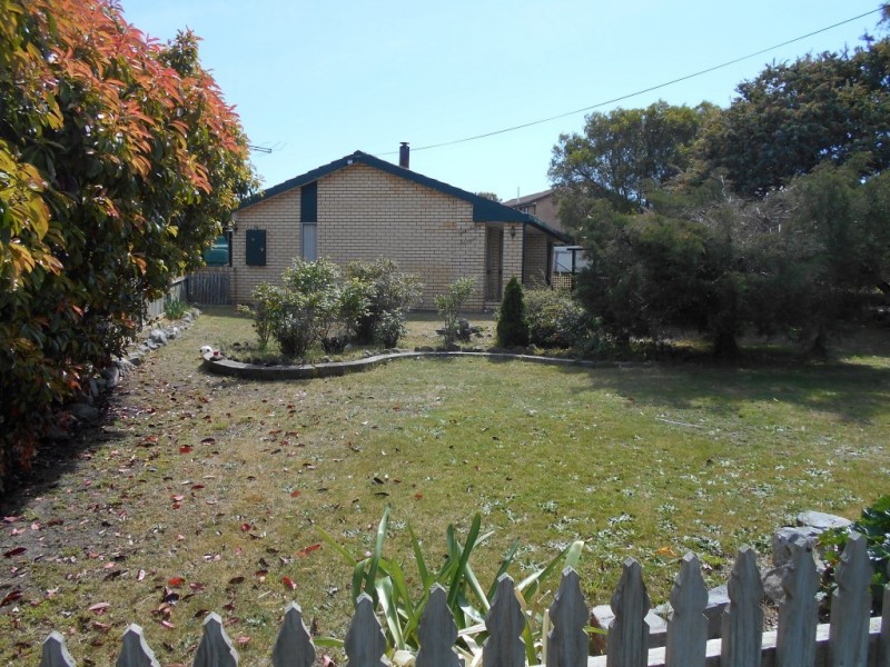 25 Roberts Street, Triabunna TAS 7190