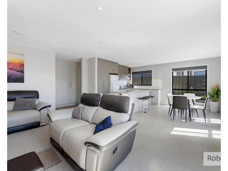 2/2 Tranquil Place, Shearwater TAS 7307