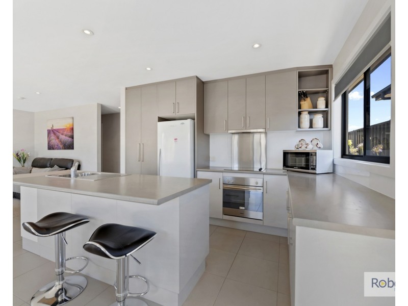 2/2 Tranquil Place, Shearwater TAS 7307