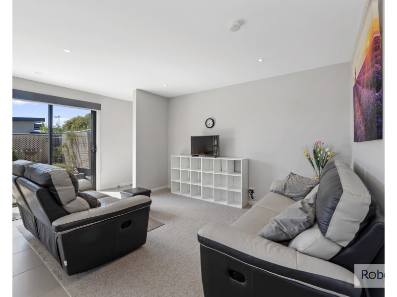 2/2 Tranquil Place, Shearwater TAS 7307