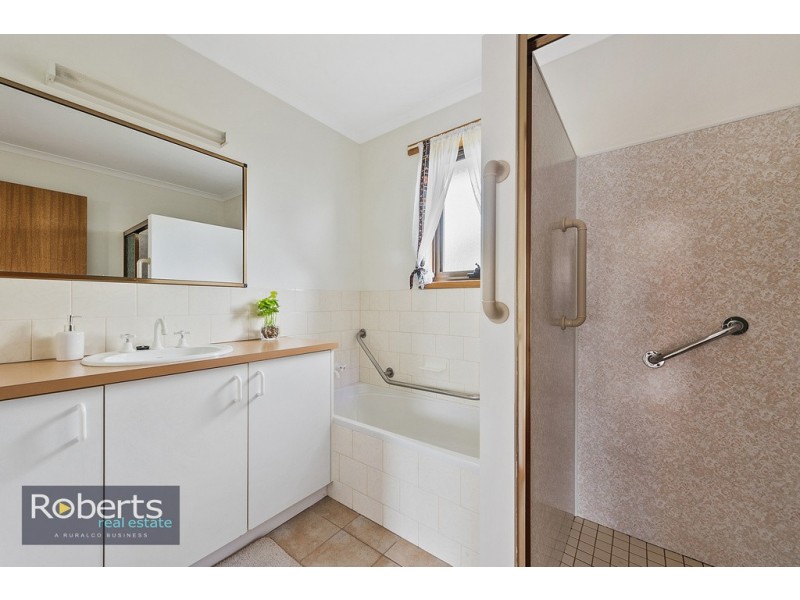 17/1 Seahaven Crescent, Shearwater TAS 7307