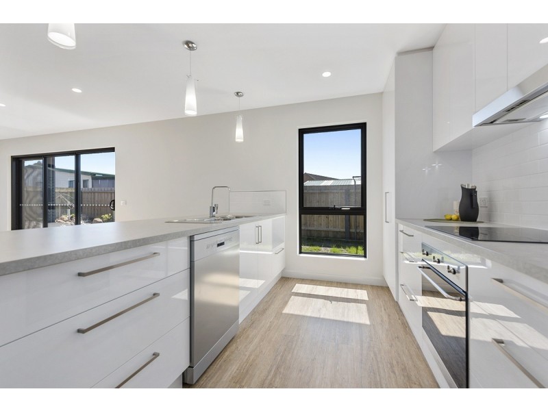 2/11 Fairway Crescent, Shearwater TAS 7307