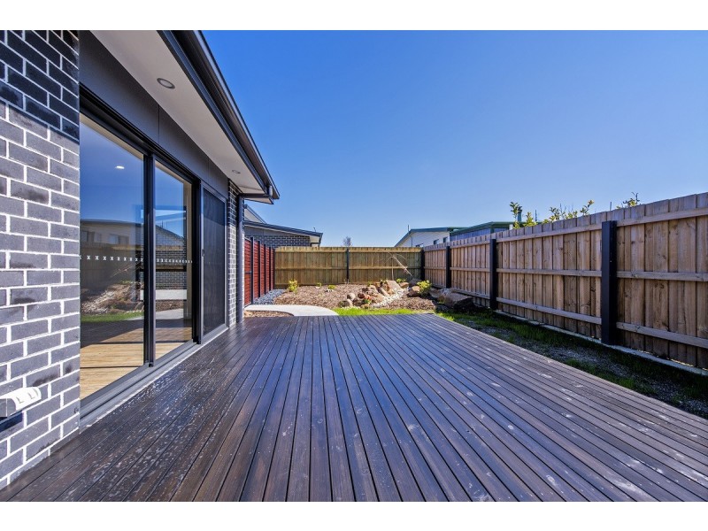 2/11 Fairway Crescent, Shearwater TAS 7307