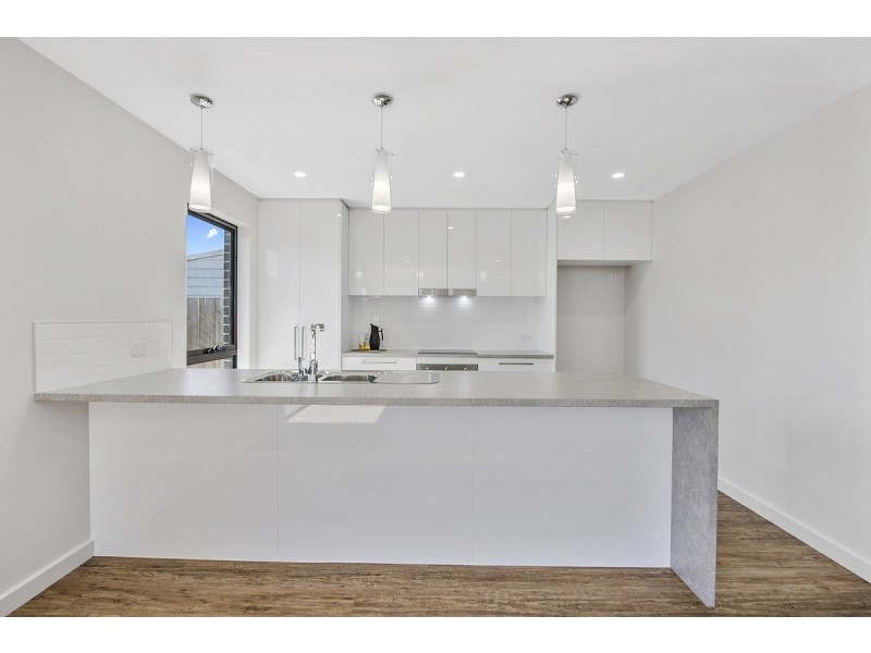 2/11 Fairway Crescent, Shearwater TAS 7307