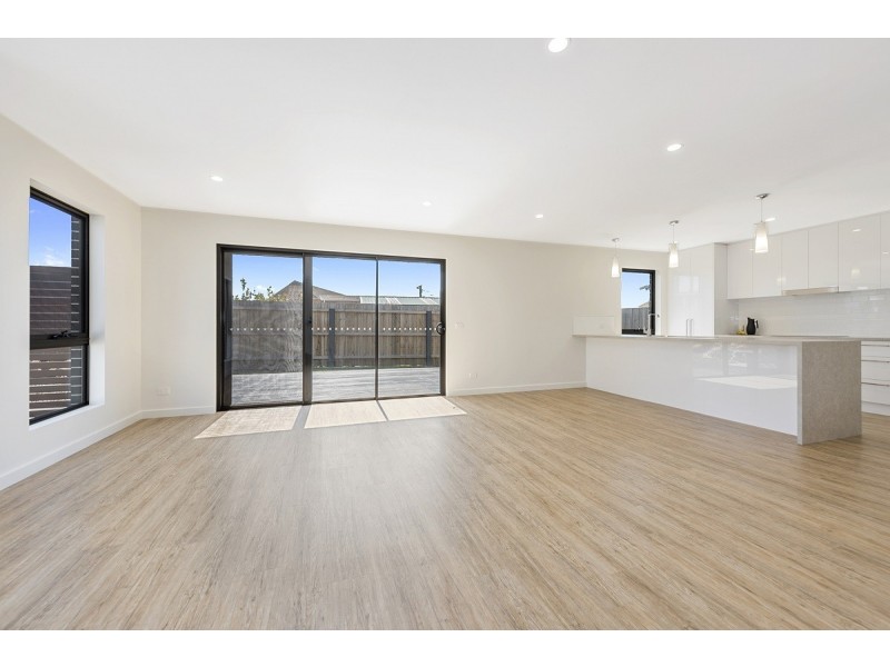 2/11 Fairway Crescent, Shearwater TAS 7307