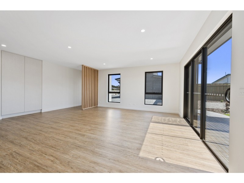 2/11 Fairway Crescent, Shearwater TAS 7307