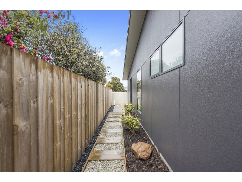 2/11 Fairway Crescent, Shearwater TAS 7307