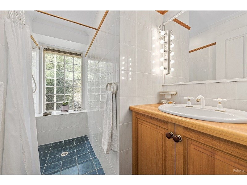 18 Bluewater Crescent, Shearwater TAS 7307