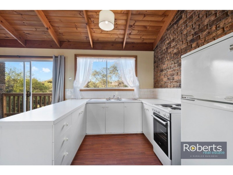 2/11 Hawley Place, Hawley Beach TAS 7307