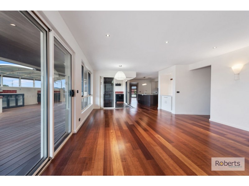 4 Banksia Rise, Shearwater TAS 7307