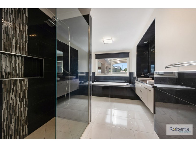 4 Banksia Rise, Shearwater TAS 7307