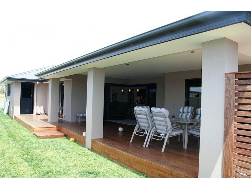 8 Banksia Rise, Shearwater TAS 7307