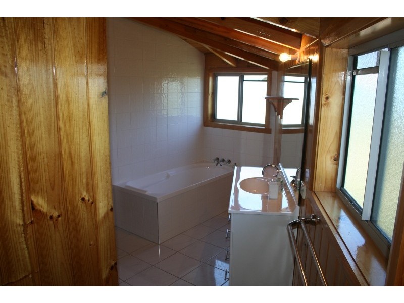 2/1 Merlot Court, Hawley Beach TAS 7307