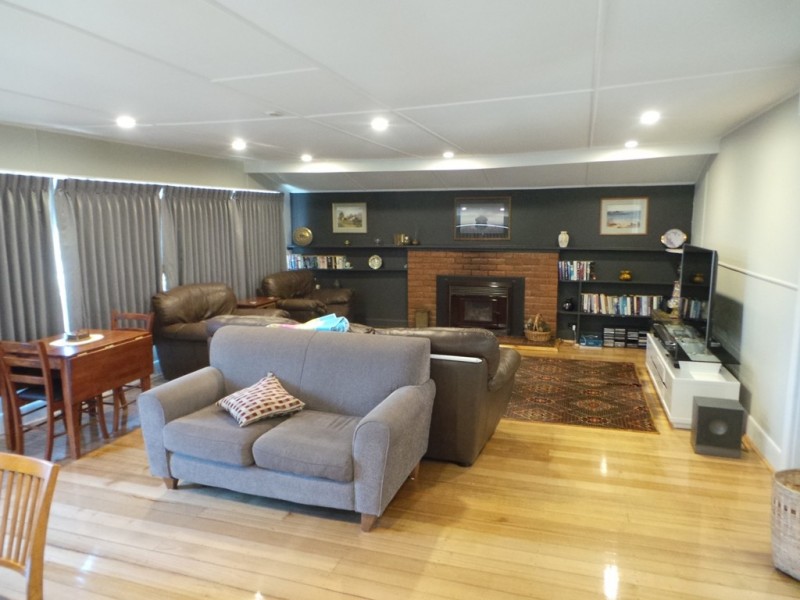 8 Hawley Esplanade, Hawley Beach TAS 7307