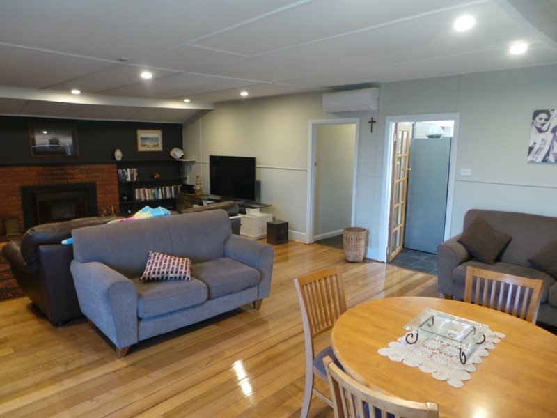 8 Hawley Esplanade, Hawley Beach TAS 7307