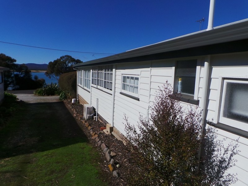 8 Hawley Esplanade, Hawley Beach TAS 7307