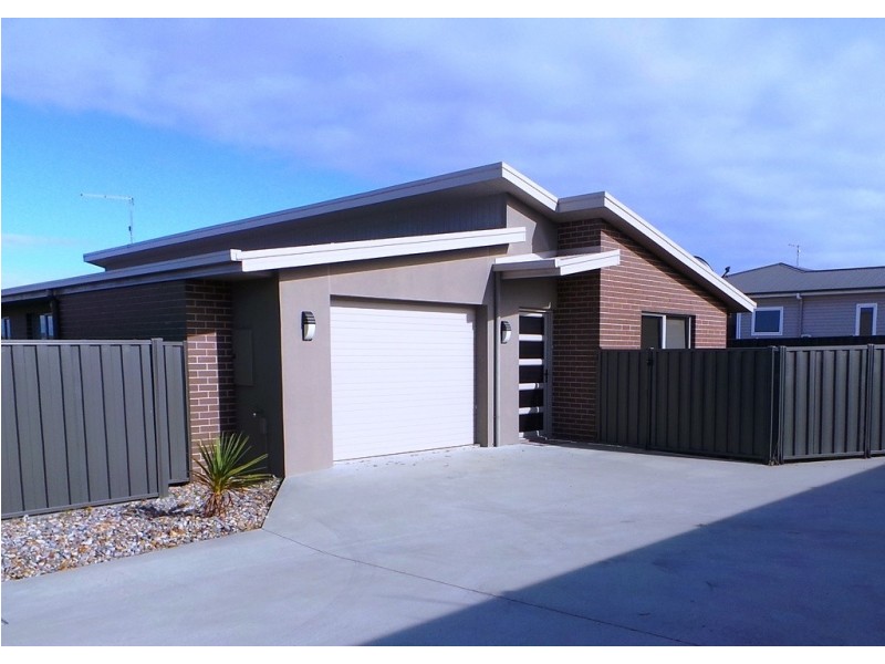2/8 Merlot Court, Hawley Beach TAS 7307