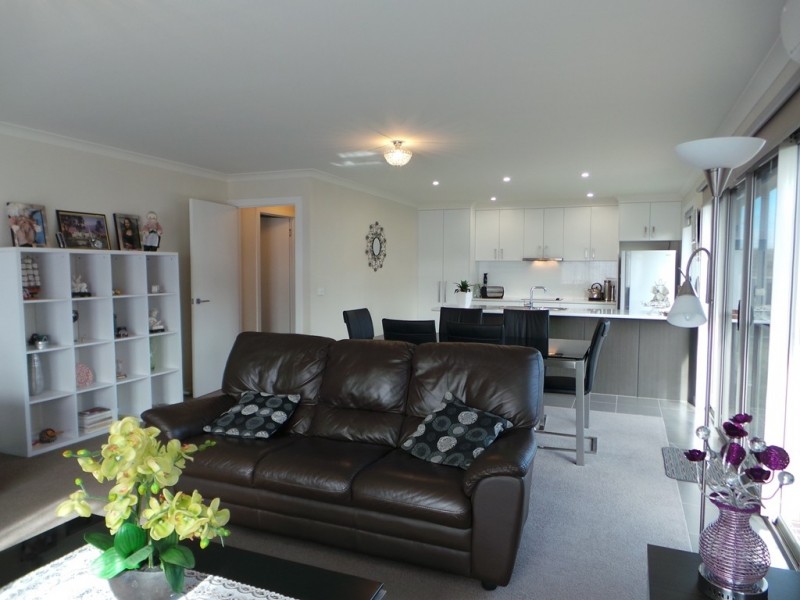 2/8 Merlot Court, Hawley Beach TAS 7307