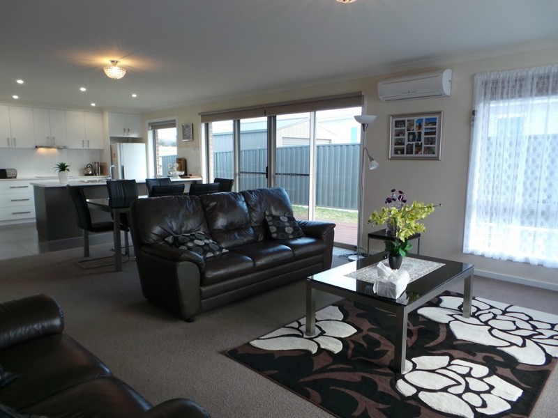 2/8 Merlot Court, Hawley Beach TAS 7307