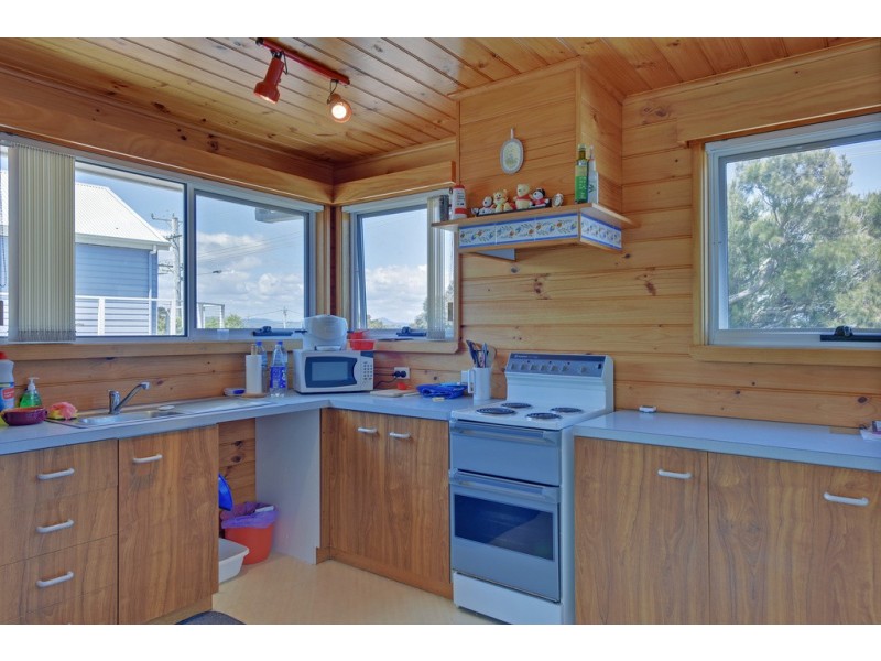 24 Dumbleton Street, Hawley Beach TAS 7307
