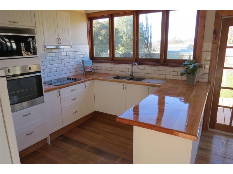 8 Johnson Street, Sheffield TAS 7306