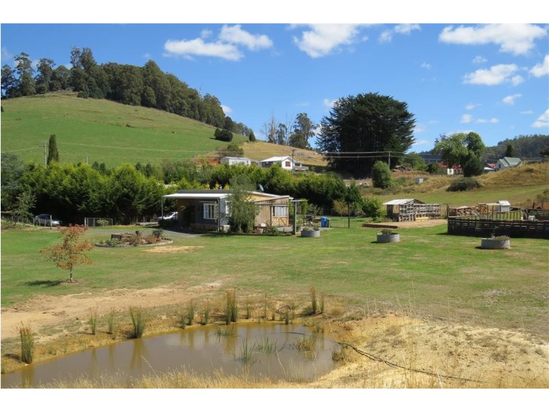 7 Lake Barrington Road, Wilmot TAS 7310