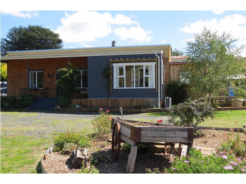 7 Lake Barrington Road, Wilmot TAS 7310