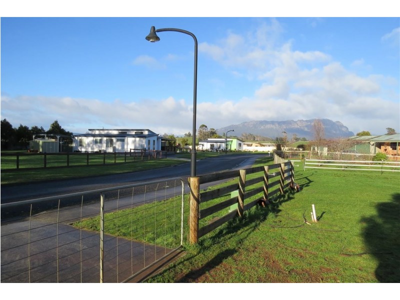 2 Annie Place, Sheffield TAS 7306