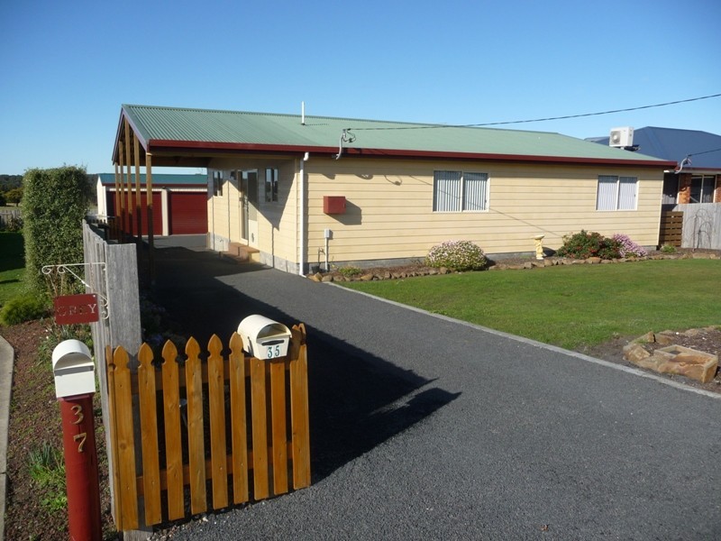 35 Sampson Avenue, Smithton TAS 7330