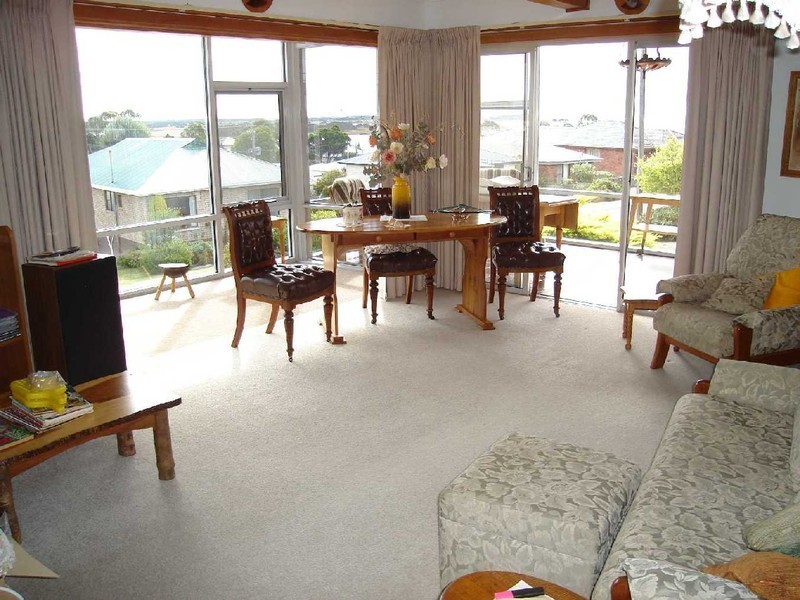 16 Robert Street, Smithton TAS 7330