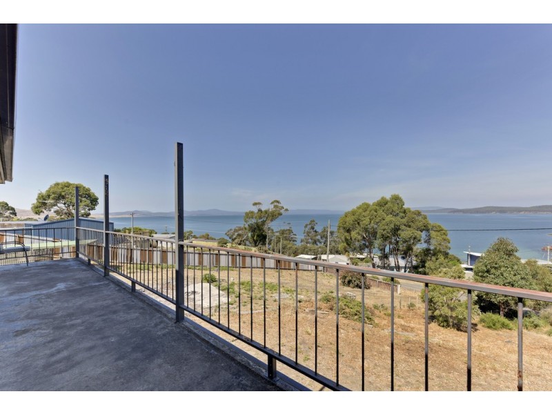 7 Broom Street, Primrose Sands TAS 7173