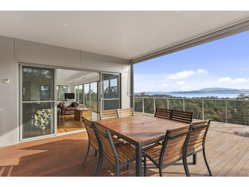 2 Whitefoord Parade, Dodges Ferry TAS 7173