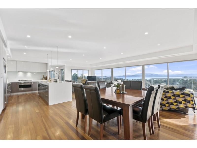 2 Whitefoord Parade, Dodges Ferry TAS 7173