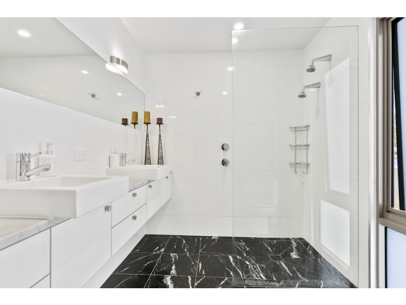 2 Whitefoord Parade, Dodges Ferry TAS 7173