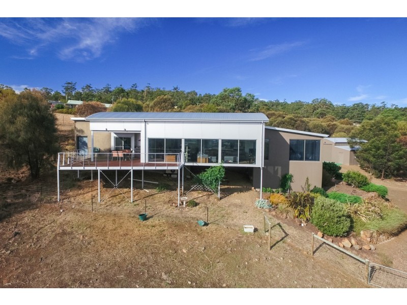 2 Whitefoord Parade, Dodges Ferry TAS 7173