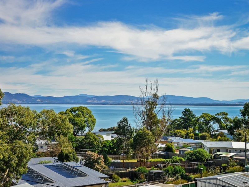 4-6 Ulvergerne Street, Dodges Ferry TAS 7173