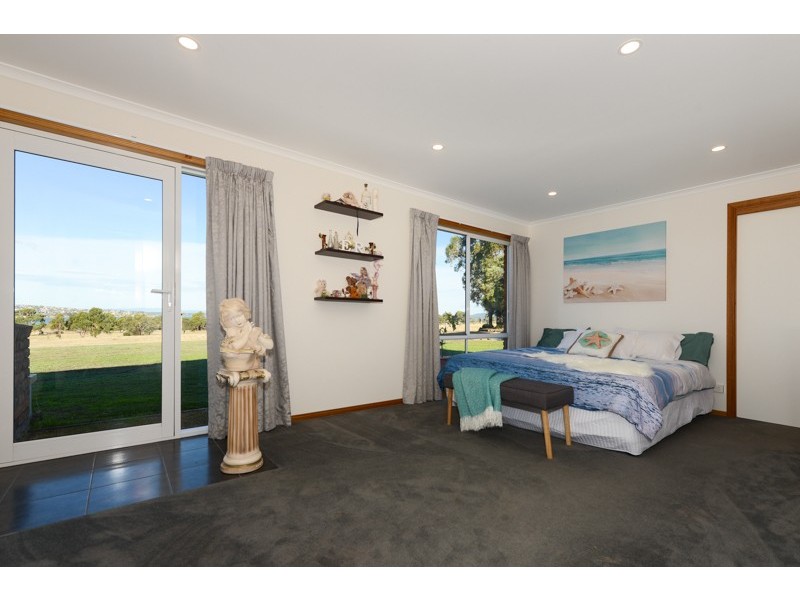 400 Shark Point Road, Penna TAS 7171