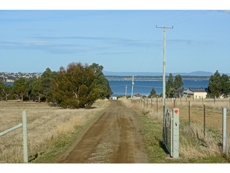 400 Shark Point Road, Penna TAS 7171