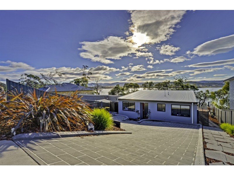 49 Esplanade, Midway Point TAS 7171