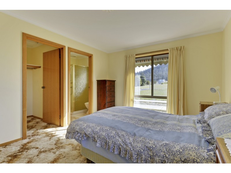 56 Arthur Highway, Dunalley TAS 7177