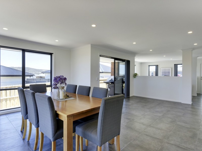 8 Loch Way, Oakdowns TAS 7019