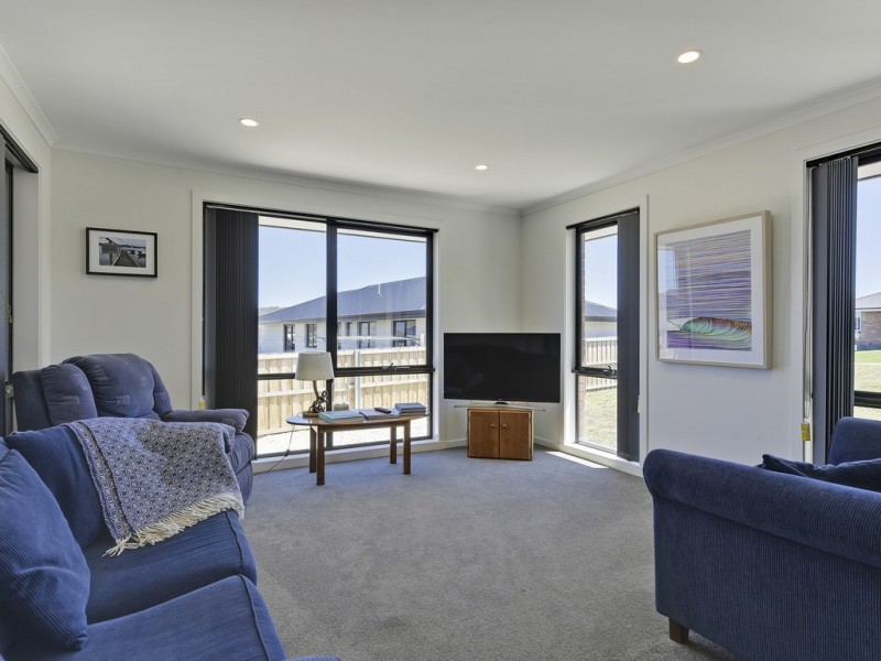 8 Loch Way, Oakdowns TAS 7019