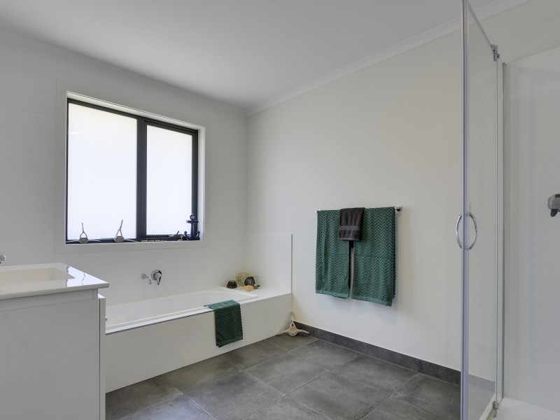 8 Loch Way, Oakdowns TAS 7019