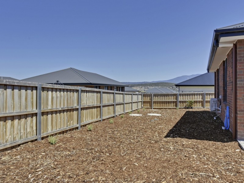 8 Loch Way, Oakdowns TAS 7019