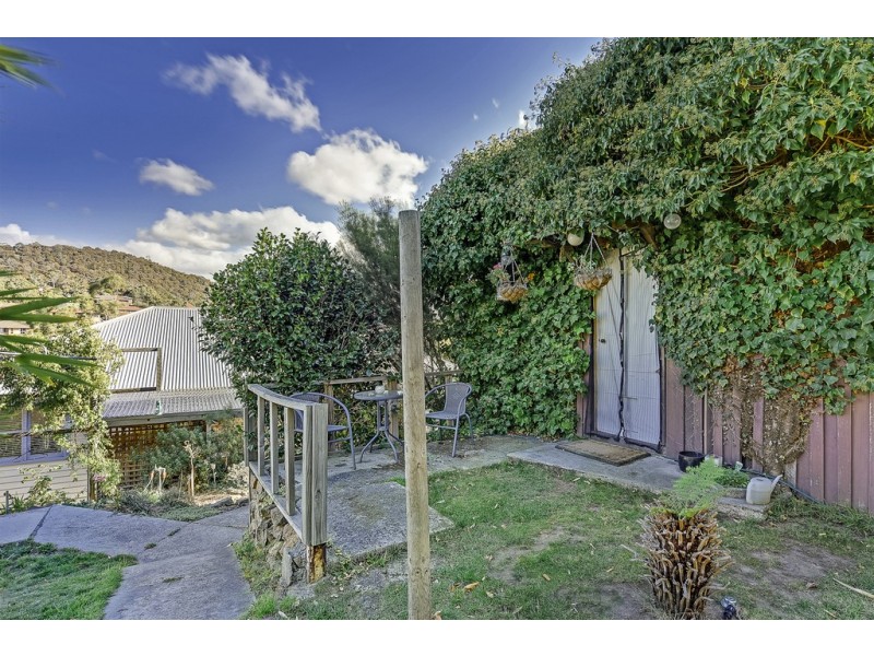 113 Gordons Hill Road, Lindisfarne TAS 7015